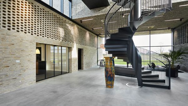 Transparent masonry.